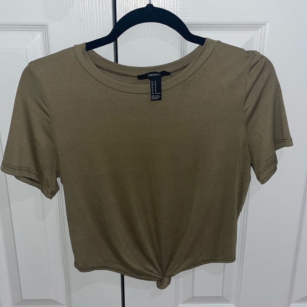 Size medium army green forever 21 crop shirt